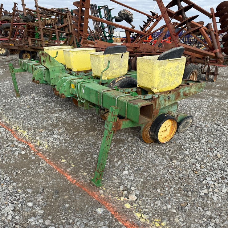 12 JOHN DEERE 12