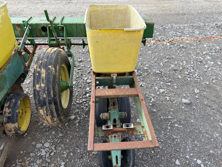 12-john-deere-12-image-17