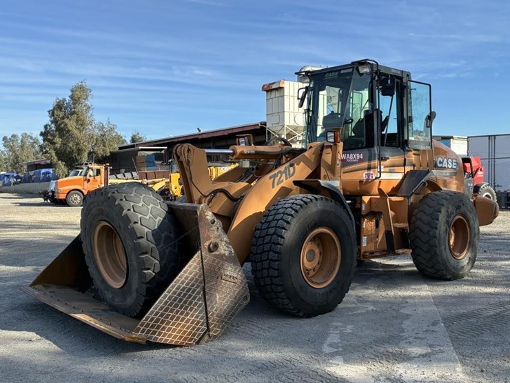 case-7210-wheel-loader-image-1