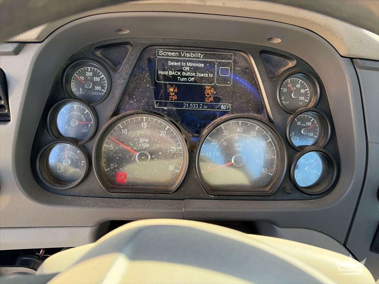 2015-peterbilt-567-image-15