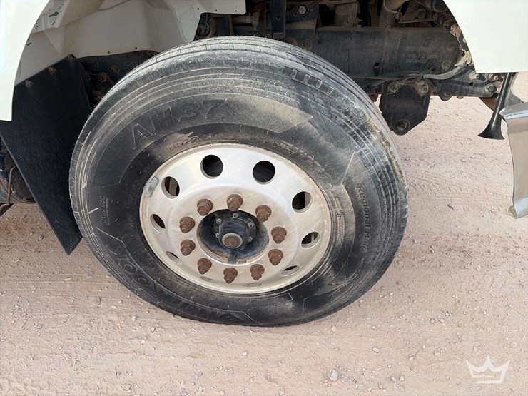 2009-international-7300-image-37