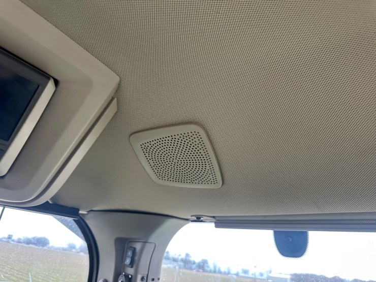 john-deere-8r-280-image-69