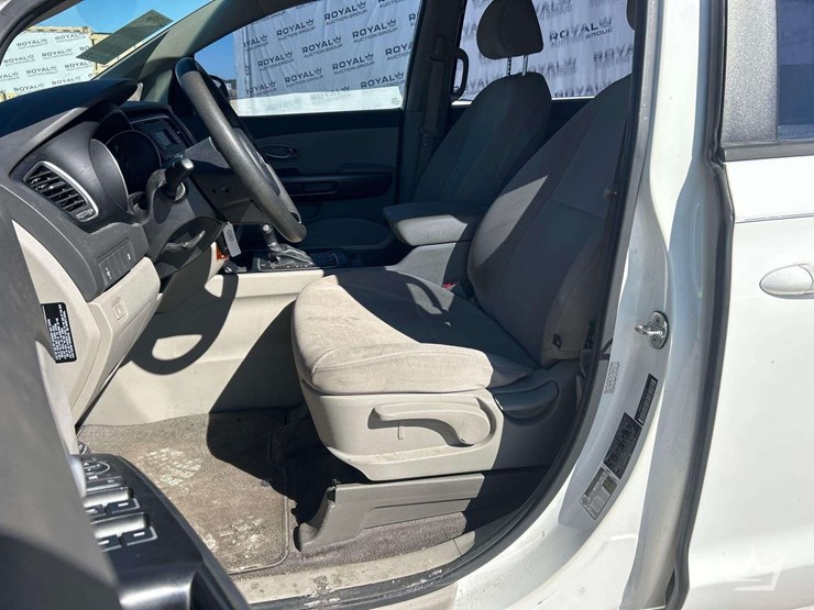 2015-kia-sedona-image-12