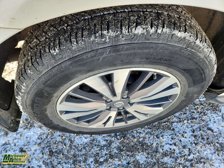 2017-nissan-pathfinder-image-12