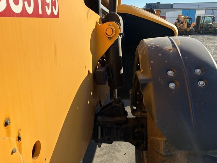 2014-jcb-512-56-image-13