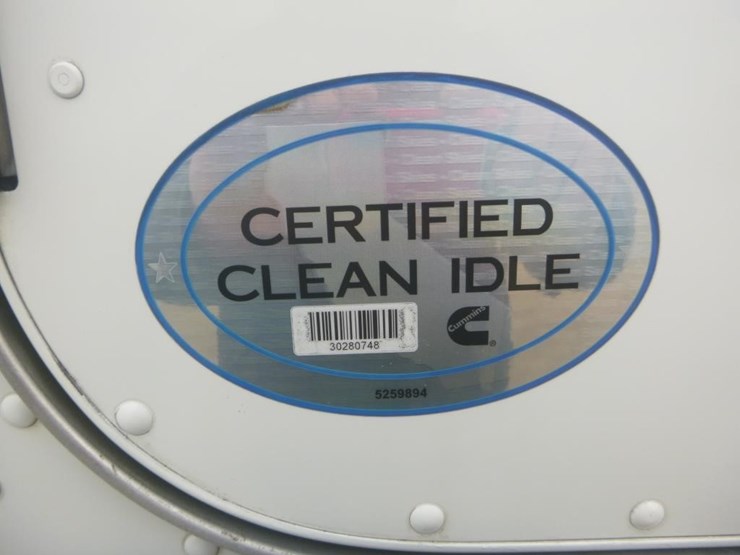 2011-peterbilt-337-image-28