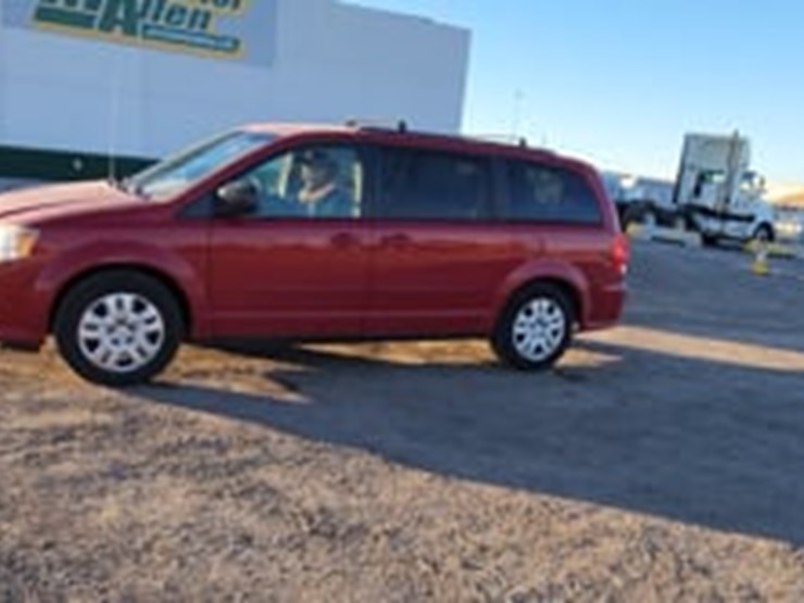 2014-dodge-grand-caravan-sxt-image-5