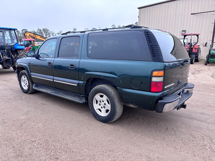 2004-chevrolet-suburban-image-4