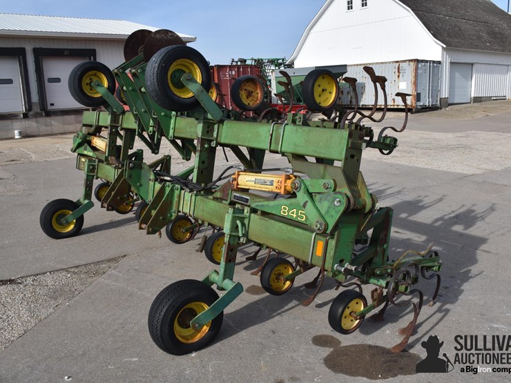 john-deere-845-image-9
