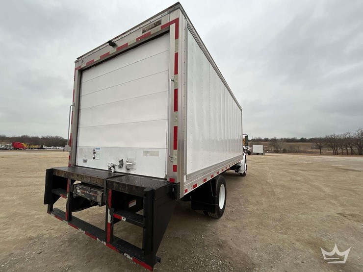 2018-freightliner-m2-106-image-4