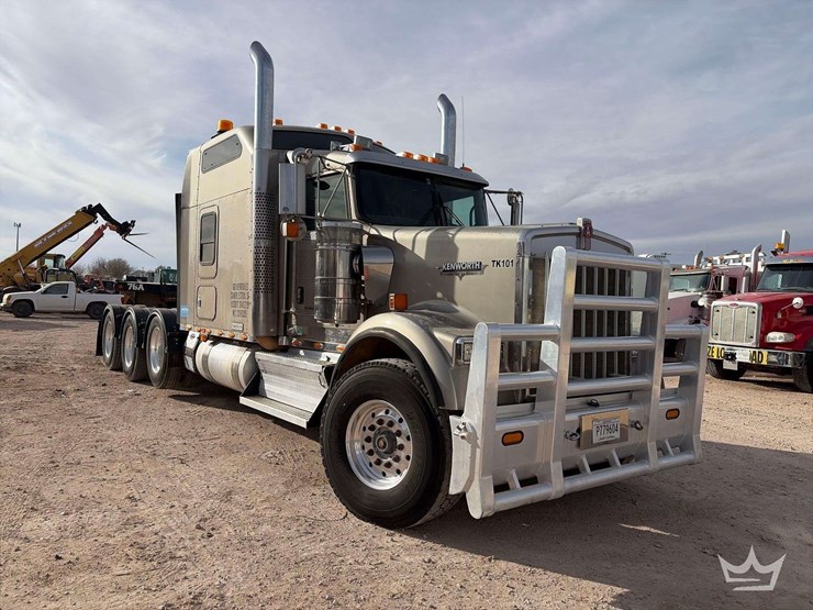 2011-kenworth-w900-image-2