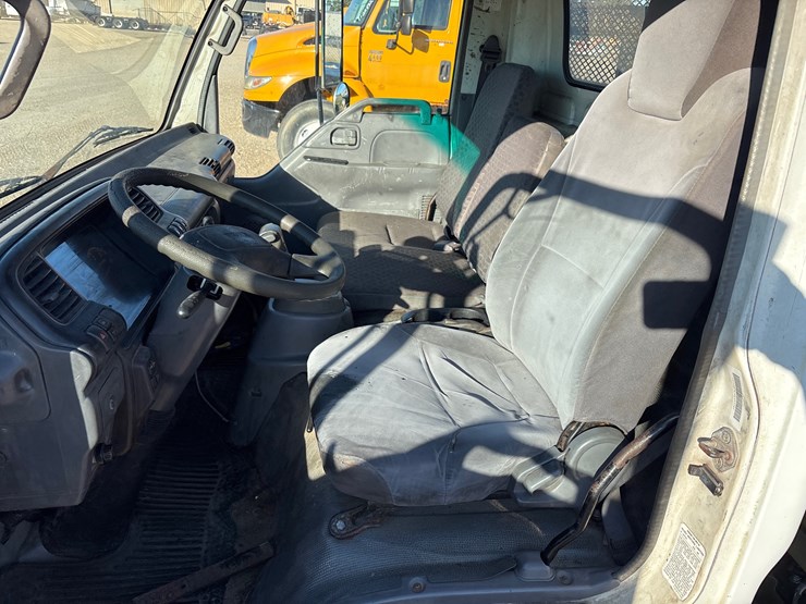 2007-isuzu-nqr-image-9