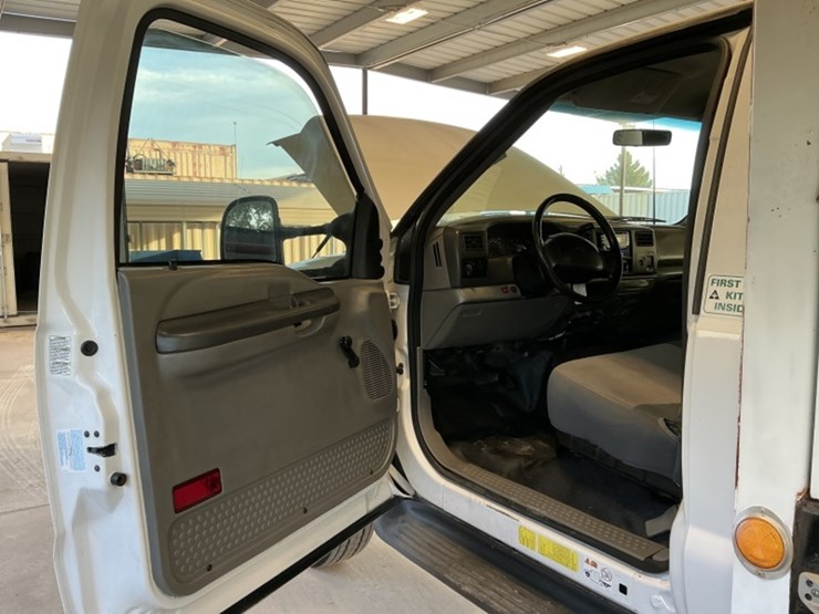 2002-ford-f550-image-23
