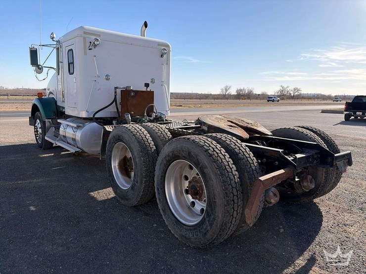 2013-kenworth-t800-image-2