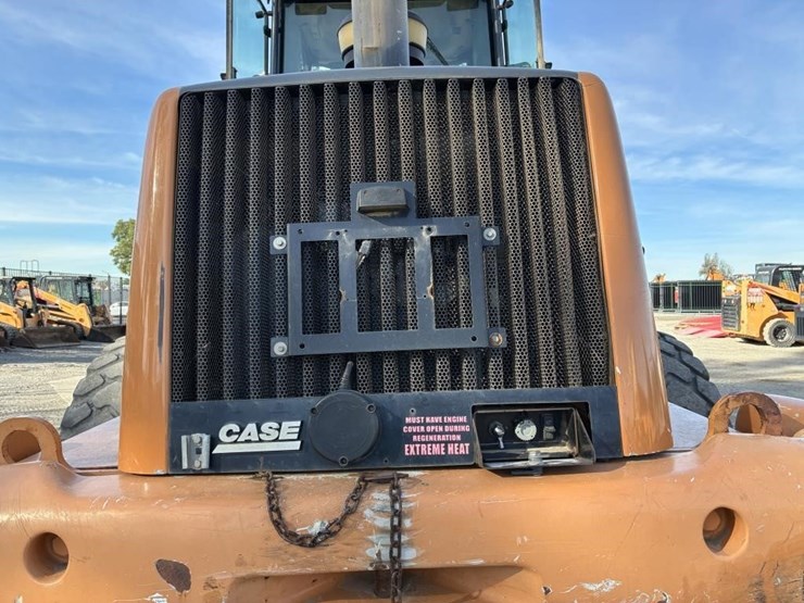 case-7210-wheel-loader-image-18