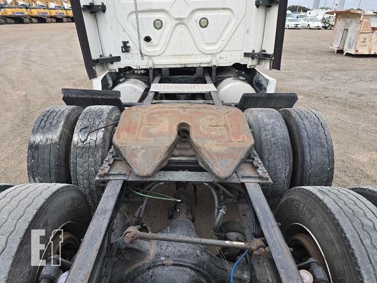 2016-freightliner-cascadia-125-image-9