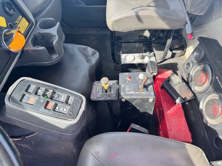 2015-international-7600-image-17