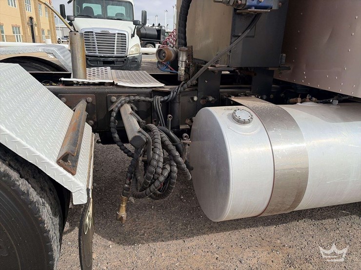 2012-kenworth-t800-image-33