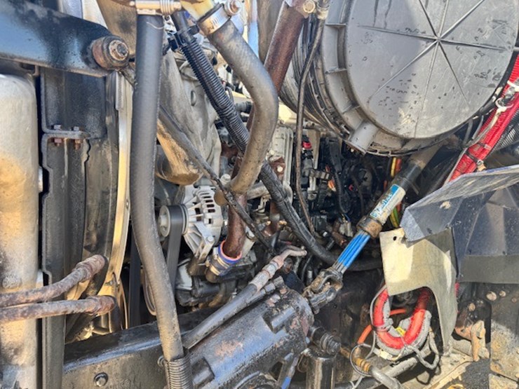 2015-international-7600-image-25