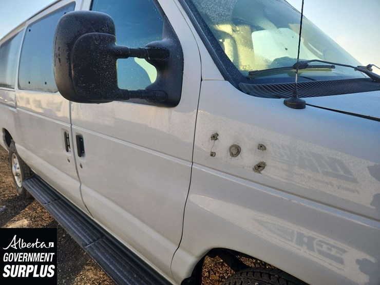 2014-ford-cargo-image-33