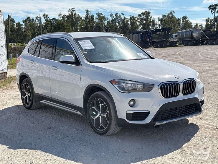 2018-bmw-x1-28i-suv-image-2