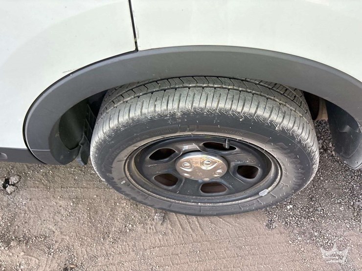 2016-ford-explorer-image-19