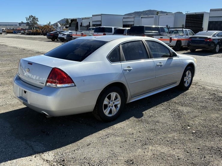 2013-chevrolet-impala-sedan-image-3