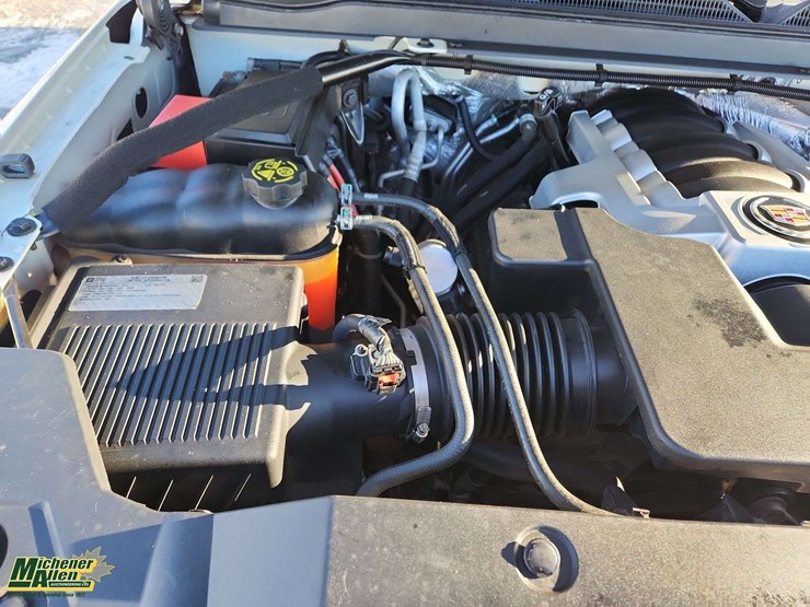 2015-cadillac-escalade-image-29