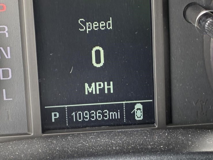 2018-chevrolet-silverado-crew-cab-image-16