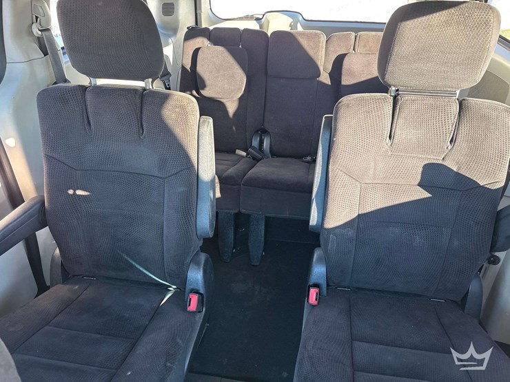 2014-dodge-grand-caravan-image-21