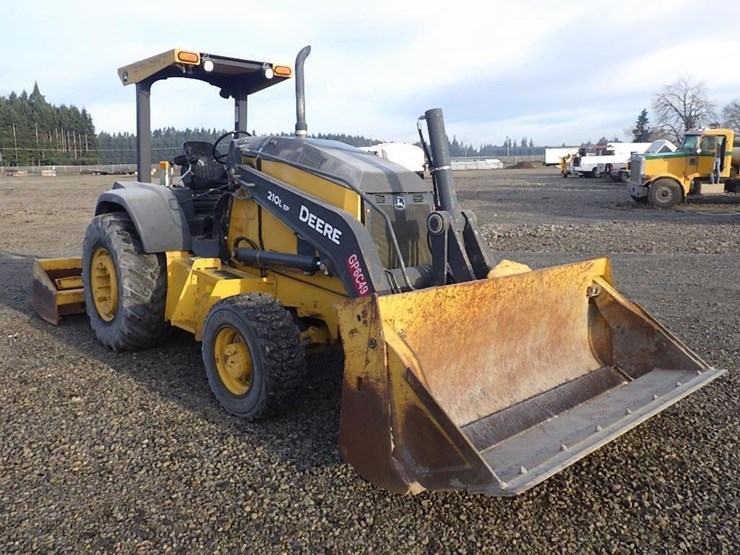 john-deere-210-image-3