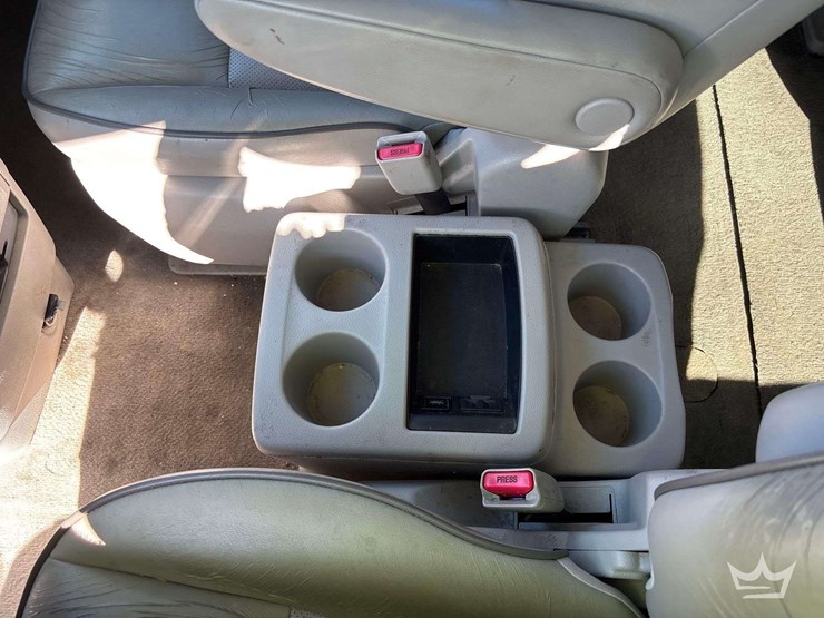 2015-nissan-quest-image-23