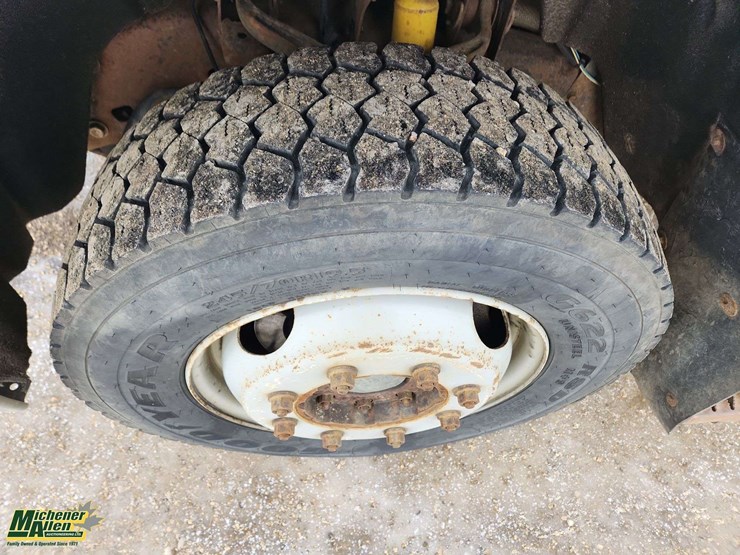 2015-chevrolet-silverado-2500hd-image-10