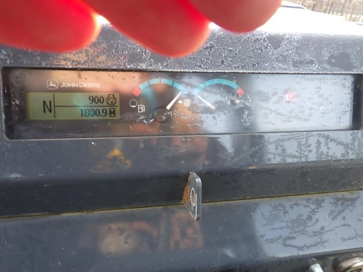 john-deere-210-image-24