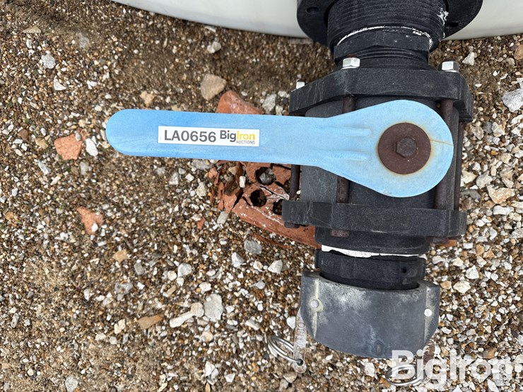 norwesco-2,500-gal-storage-tank-image-15