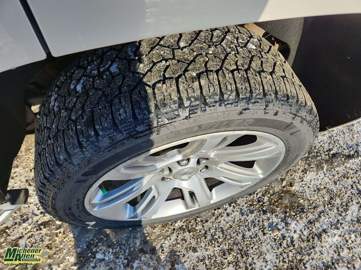 2015-cadillac-escalade-image-11