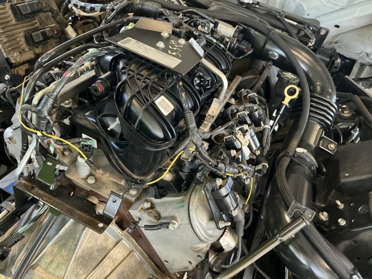 2016-isuzu-npr-image-14