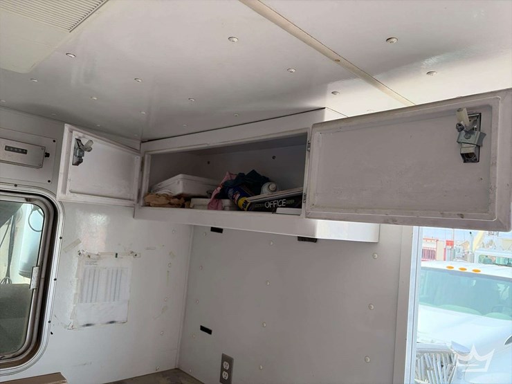 2009-international-7300-image-24