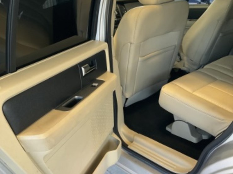 2015-ford-expedition-image-25