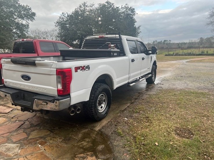 2017-ford-f250-xl-image-4