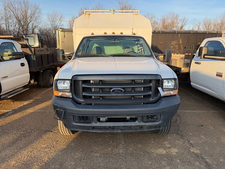 2004-ford-f550-image-3