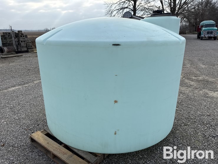 norwesco-1,550-gal-liquid-storage-tank-image-5