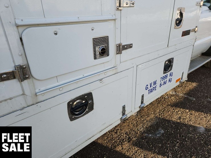 2005-ford-f550-image-44