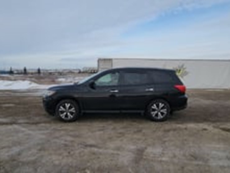 2017-nissan-pathfinder-image-5