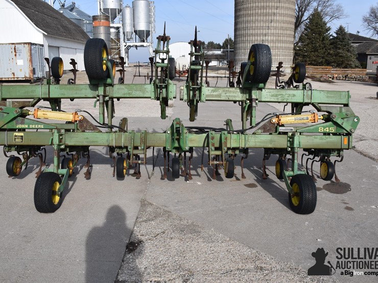 john-deere-845-image-2