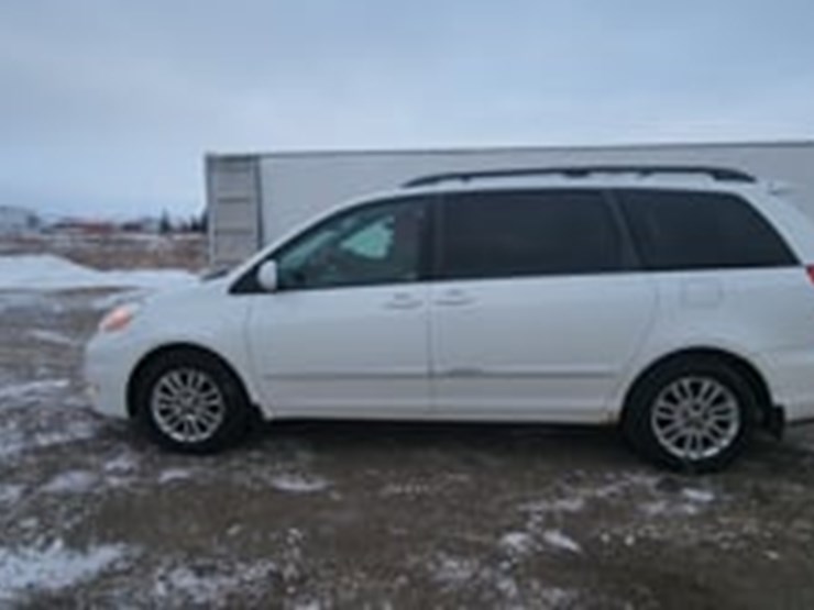 2009-toyota-sienna-image-5