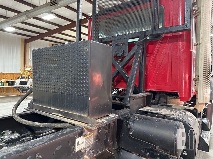 2012-mack-granite-gu713-image-13