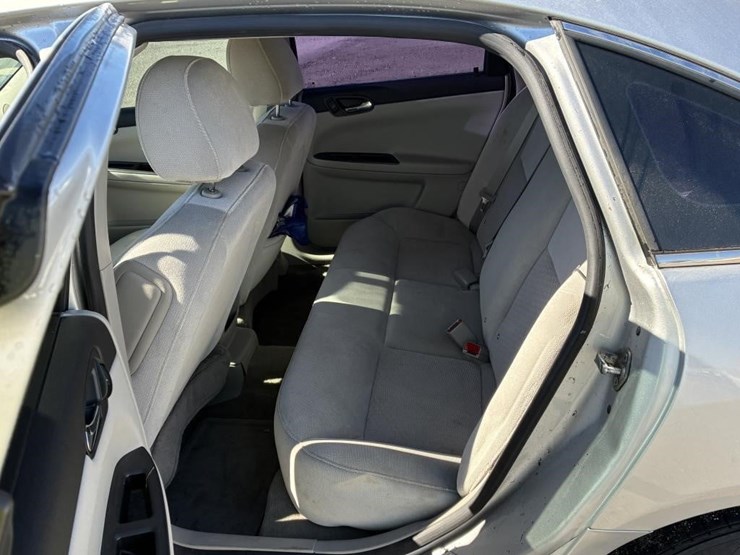 2013-chevrolet-impala-sedan-image-11