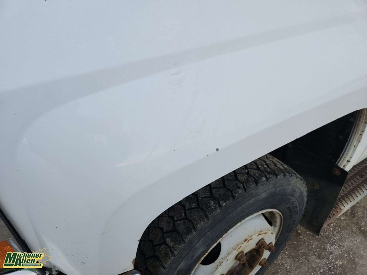 2015-chevrolet-silverado-2500hd-image-31