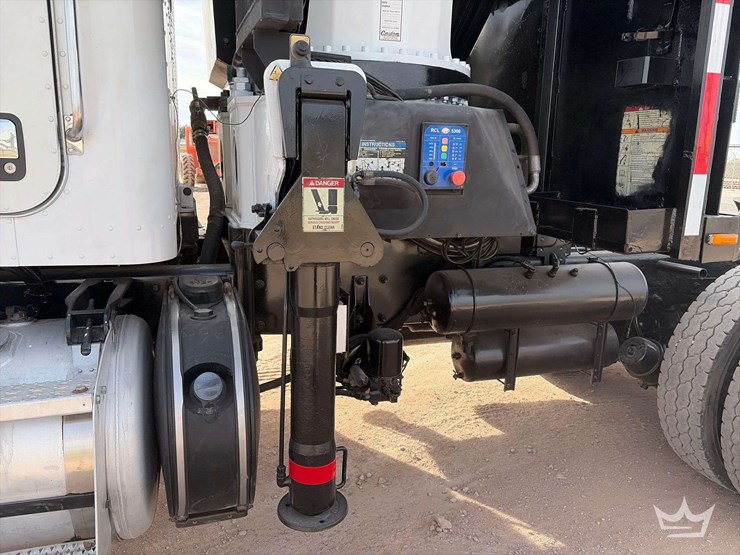 2013-peterbilt-365-image-23